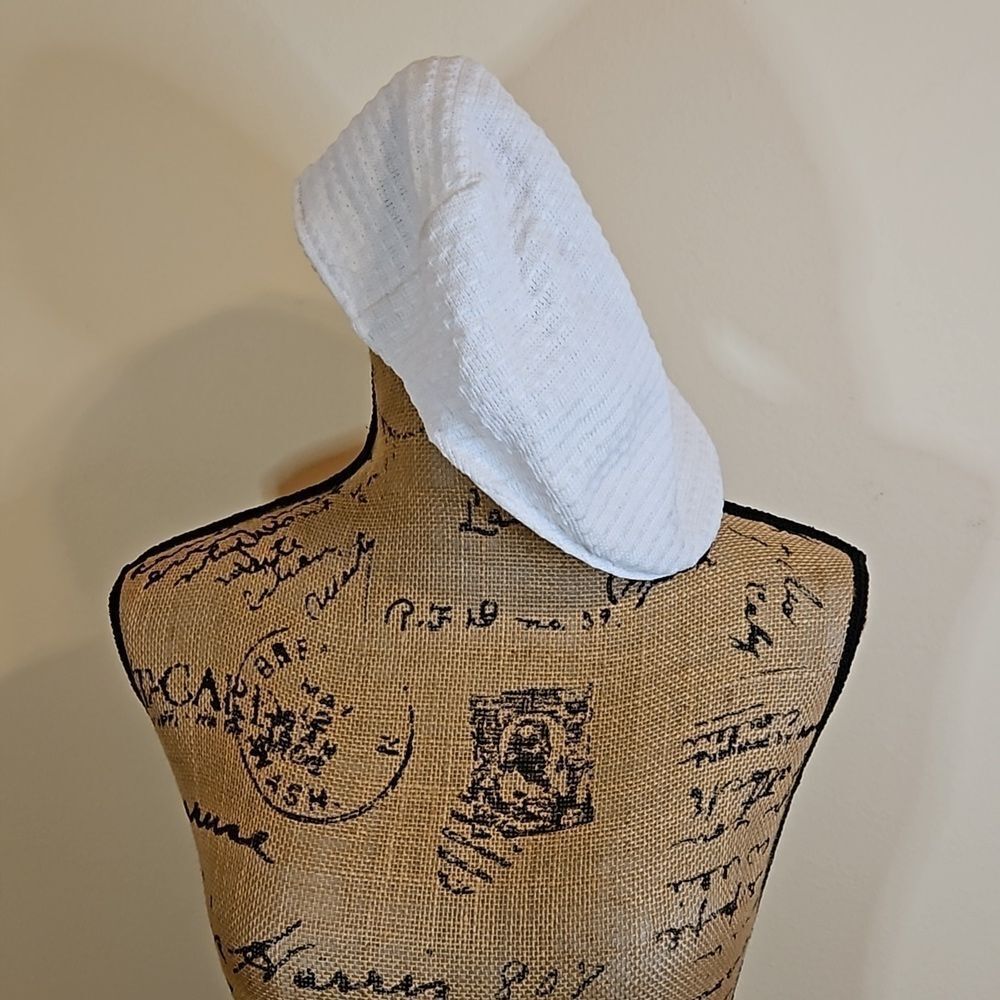 Turtle K White Textured Newsboy Cap - Size Medium - Cabbie Hat